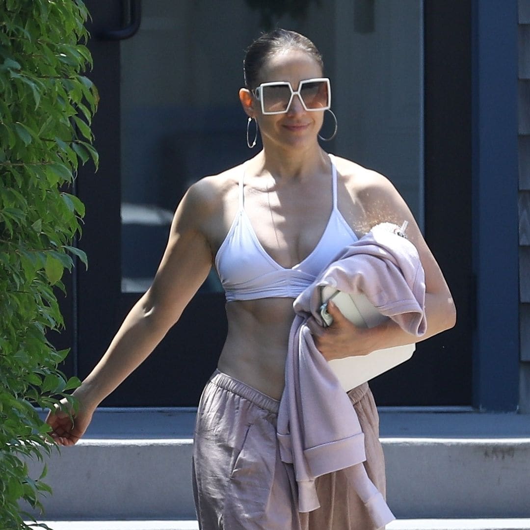Jennifer Lopez saliendo de entrenar en Los Hamptons en julio de 2024