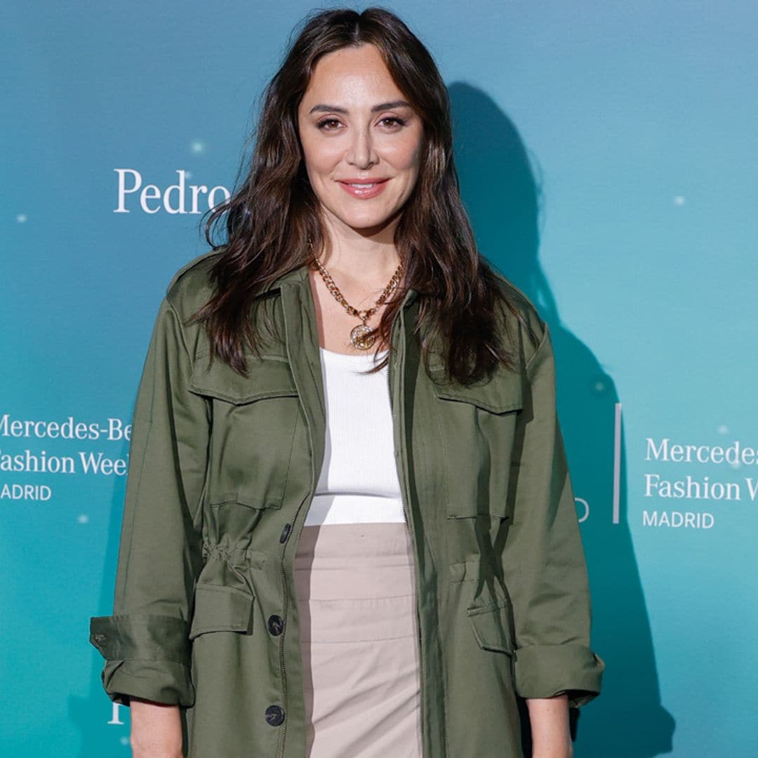 Tamara Falcó adelanta la primavera con su look de tendencia: una sahariana y falda cruzada