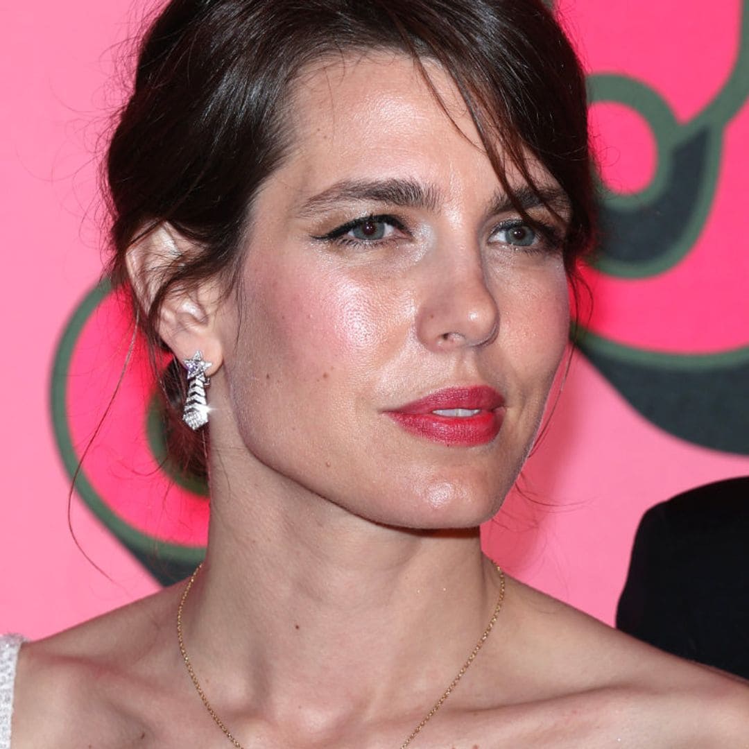 Carlota Casiraghi rescata el complemento favorito de Grace Kelly en el Baile de la Rosa