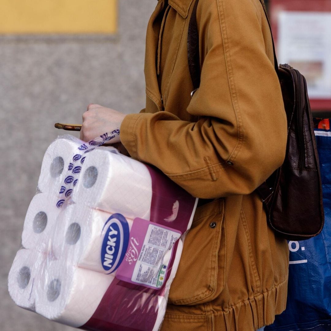 ¿Por qué la gente compra papel de baño desesperadamente ante el covid-19?