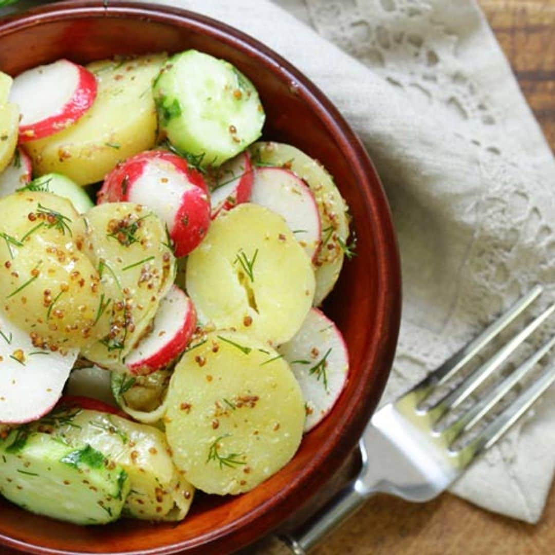 Ensalada de patata con rabanitos y pepino