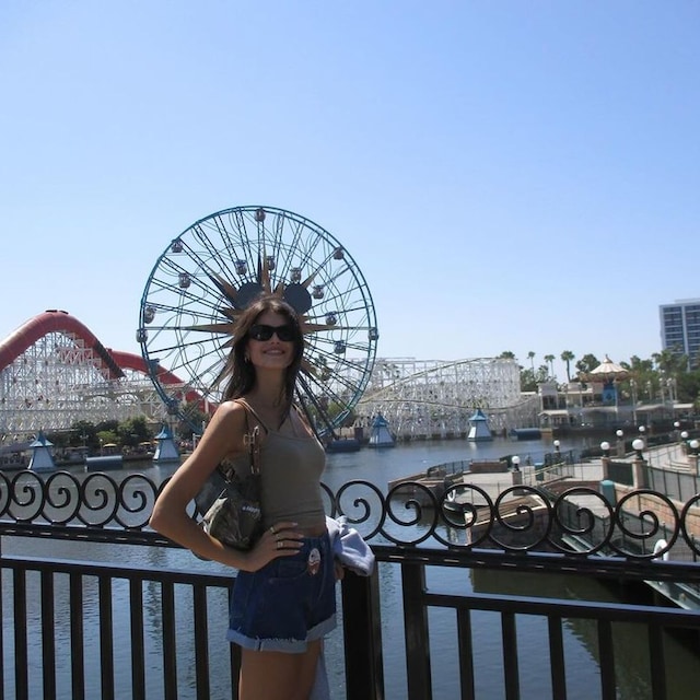 Kaia Gerber celebrando su cumpleaños en Disneyland 