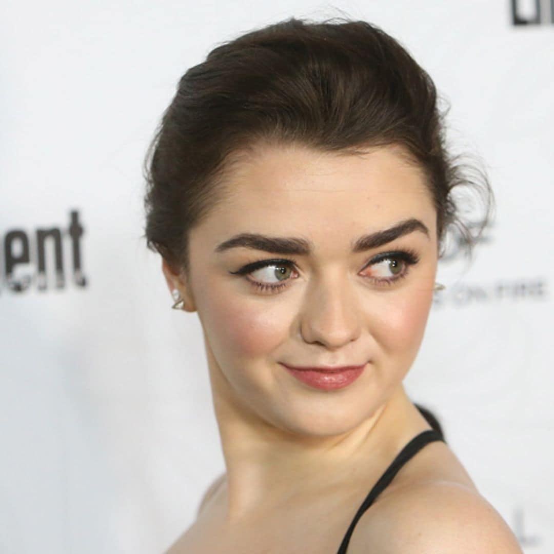 Siete peinados fáciles para melenas 'midi' inspirados en Maisie Williams