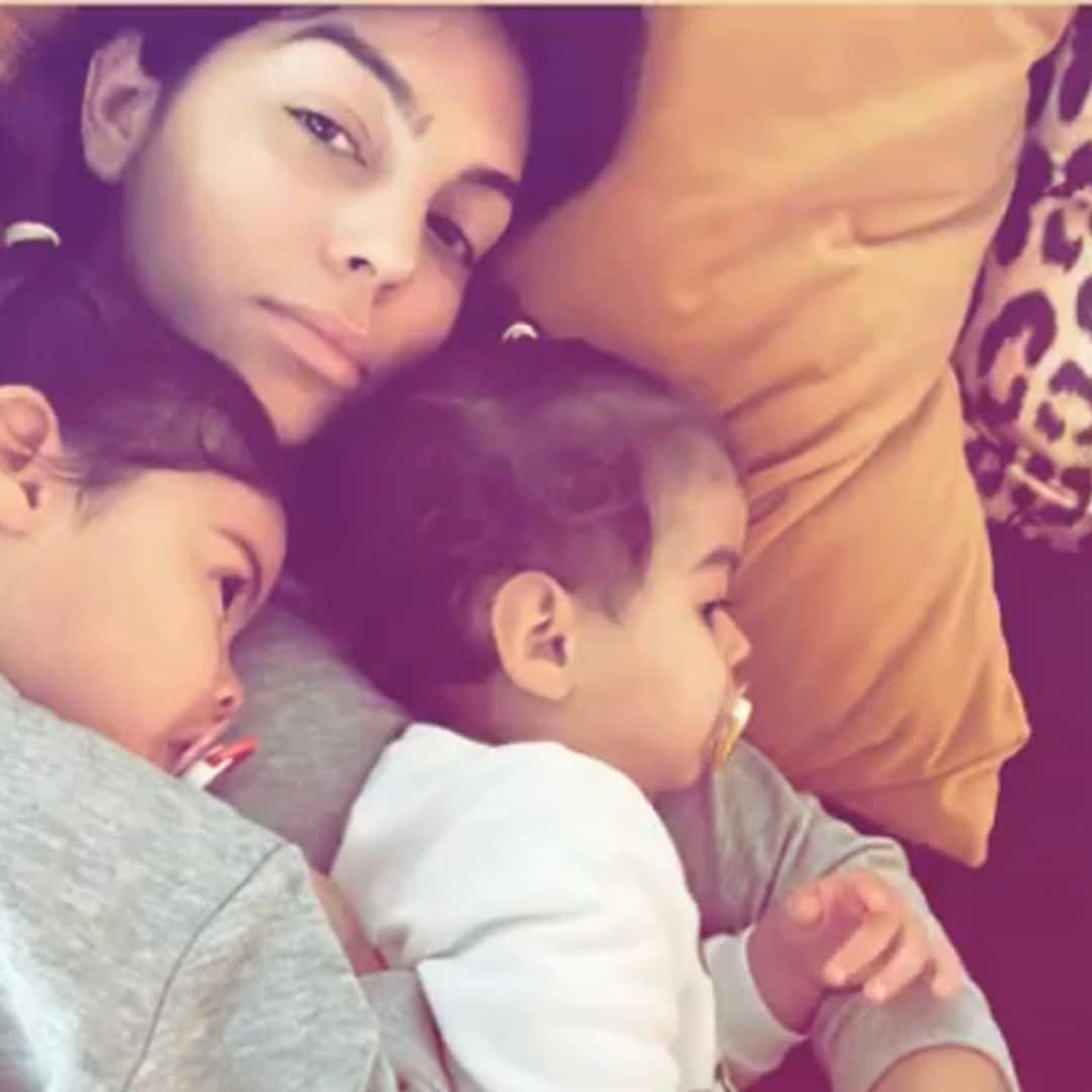 Georgina Rodríguez 'muere de amor' con los mimos de sus niñas, Eva y Alana Martina