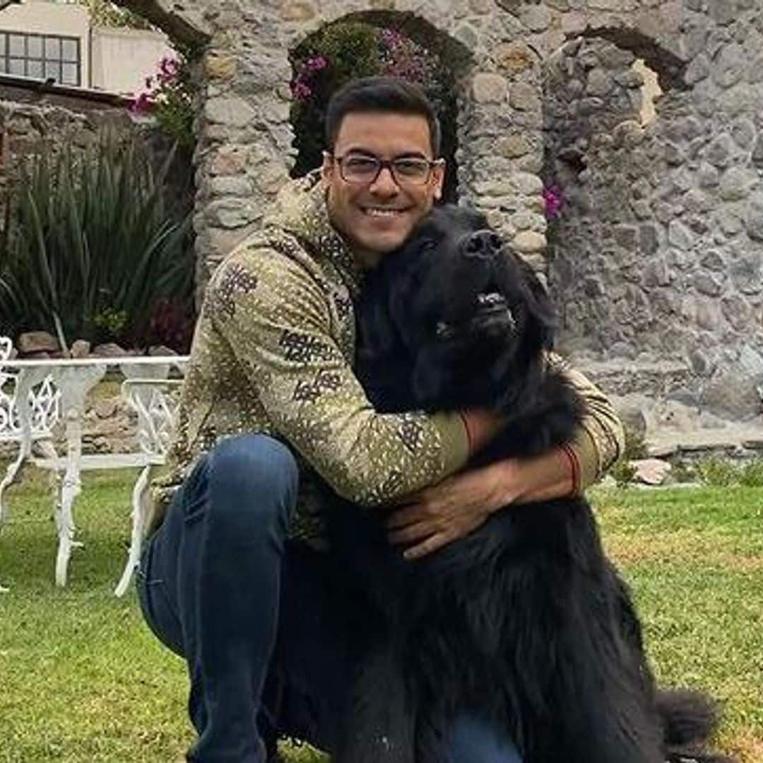 Carlos Rivera recibe una terrible noticia durante sus vacaciones con Cynthia Rodríguez