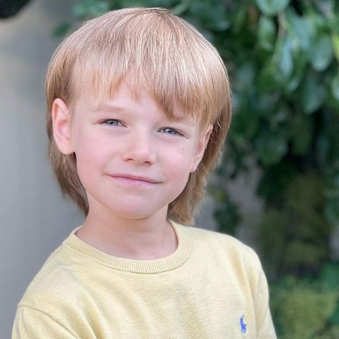 Gabriel de Suecia posa con una simpática sonrisa que recuerda a su madre por su sexto cumpleaños