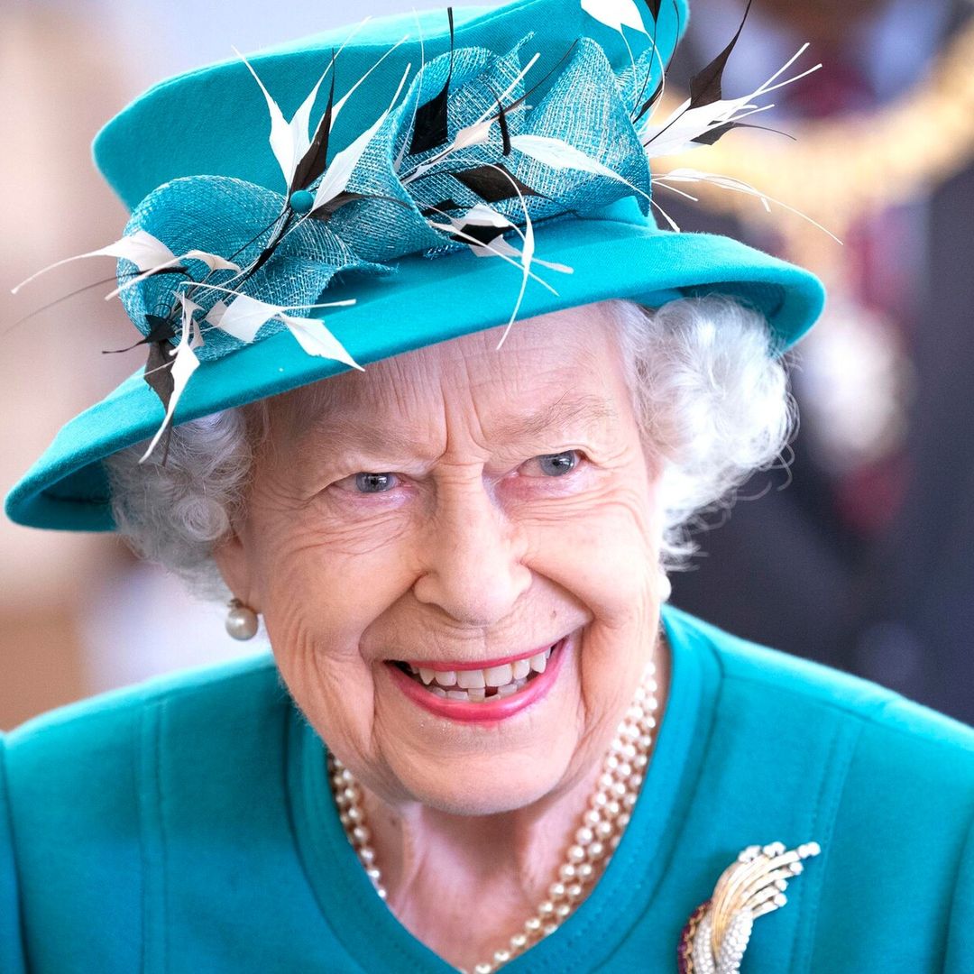 La reina Isabel sostiene su primer compromiso en persona tras superar el COVID-19