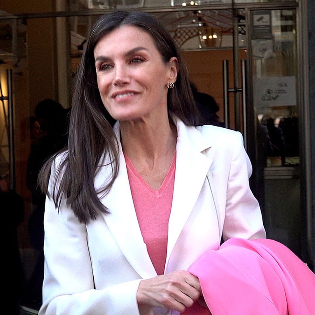 La reina Letizia triunfa en su encuentro con el director Scorsese con traje blanco y su abrigo rosa favorito