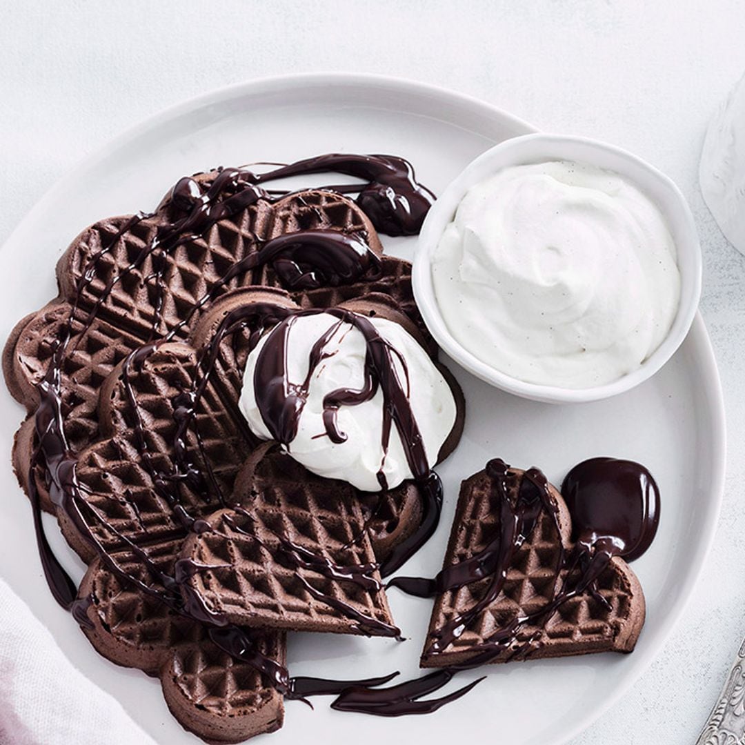 Gofres con nata y salsa de chocolate al Pedro Ximénez