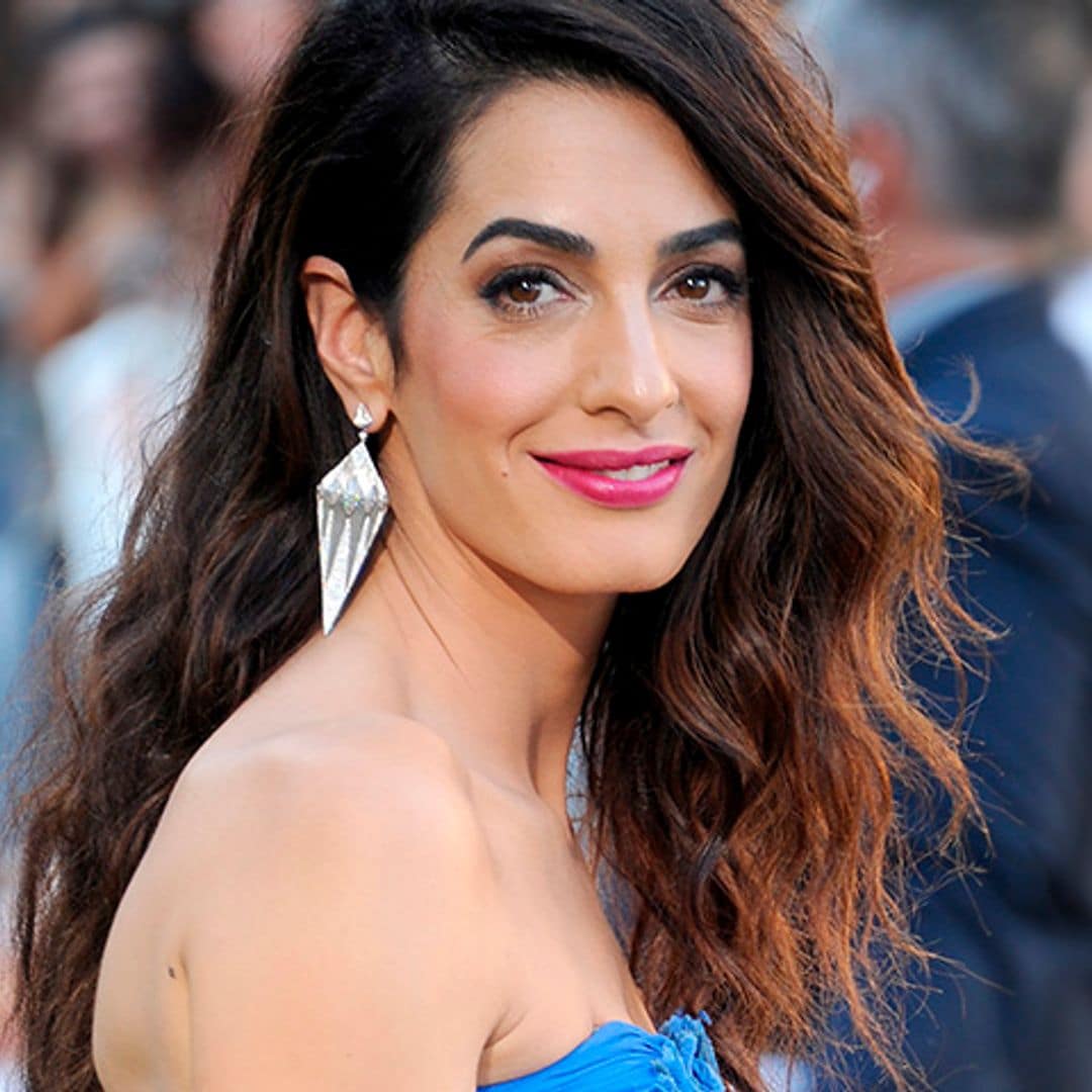 Amal Clooney cambia su pelo largo por la melena 'mom hair'