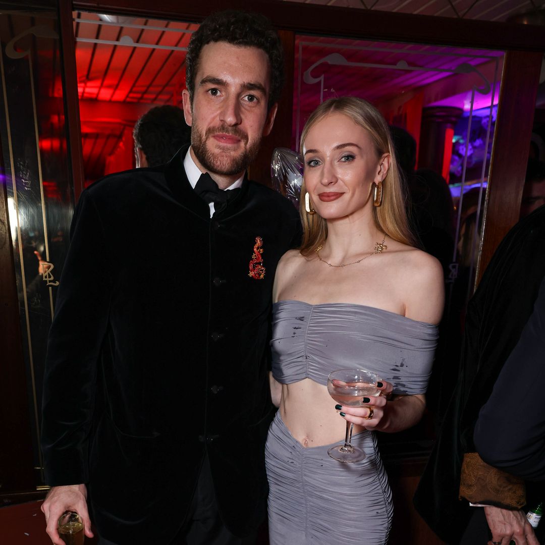 Peregrine Pearson y Sophie Turner durante una fiesta en Londres (2024)