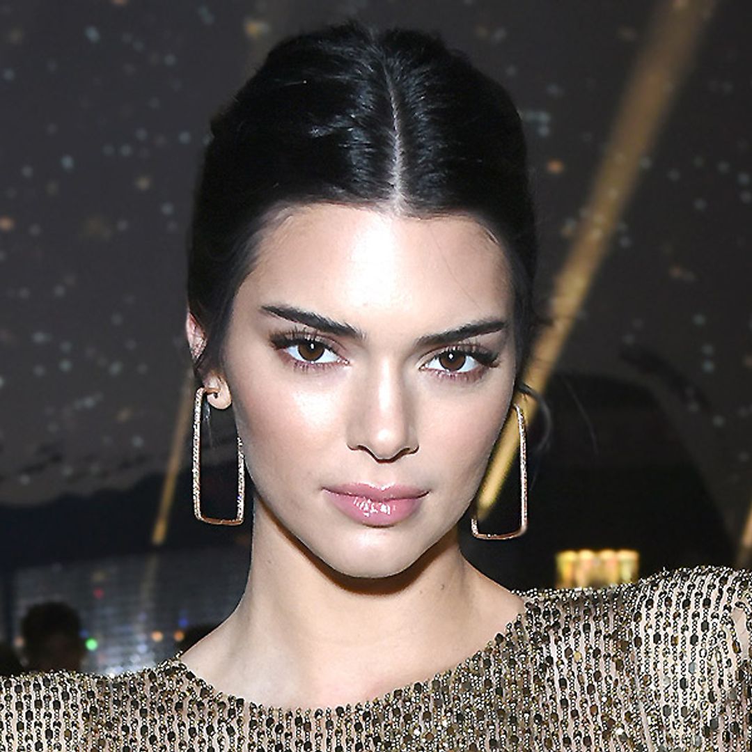 Historia de un flechazo: Kendall Jenner y su interminable colección de pendientes dorados