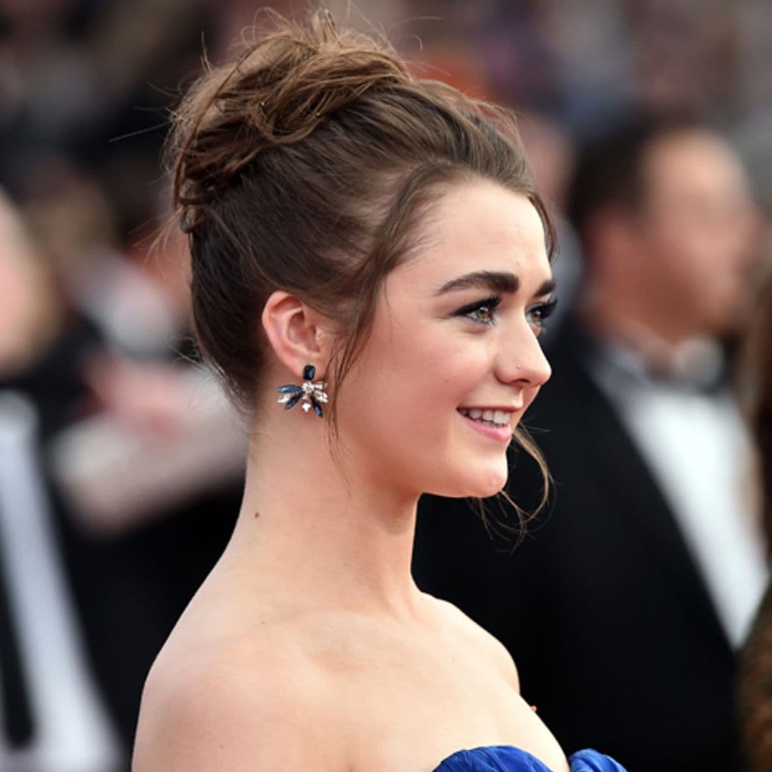 Tres recogidos fáciles para bodas de verano inspirados en Maisie Williams