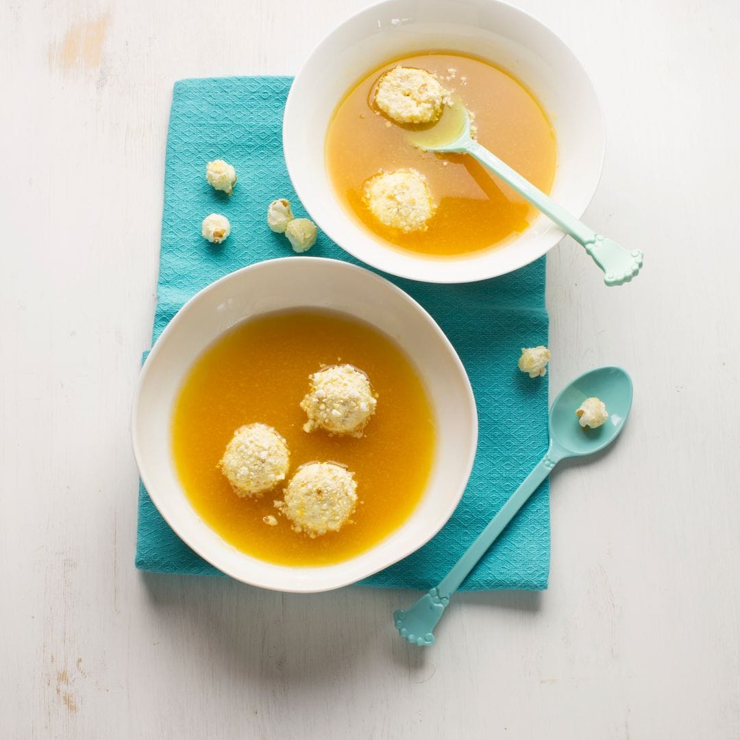 Sopa de melocotón con bocaditos de queso