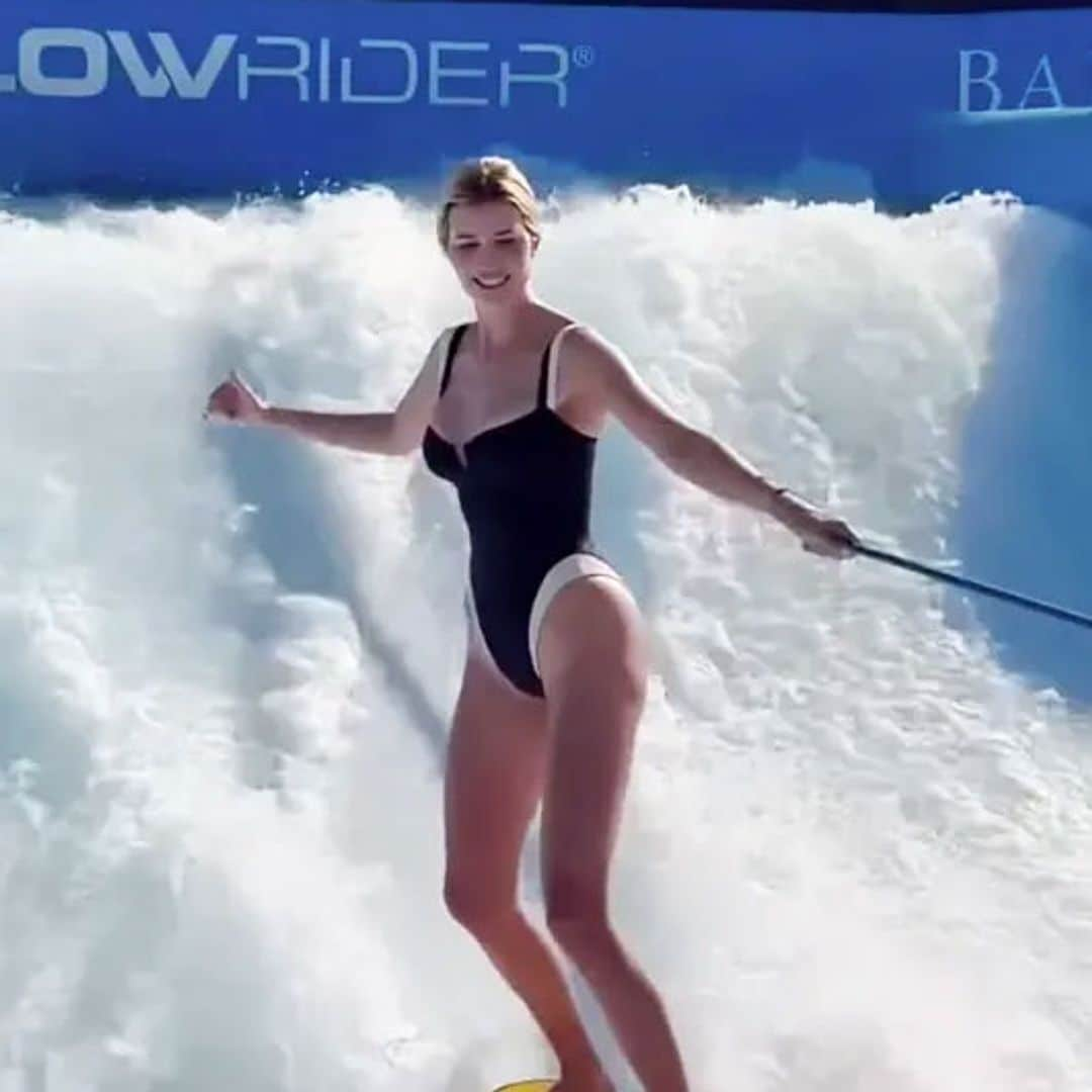 Ivanka Trump presume de figura en bañador mientras surfea hacia su nueva vida