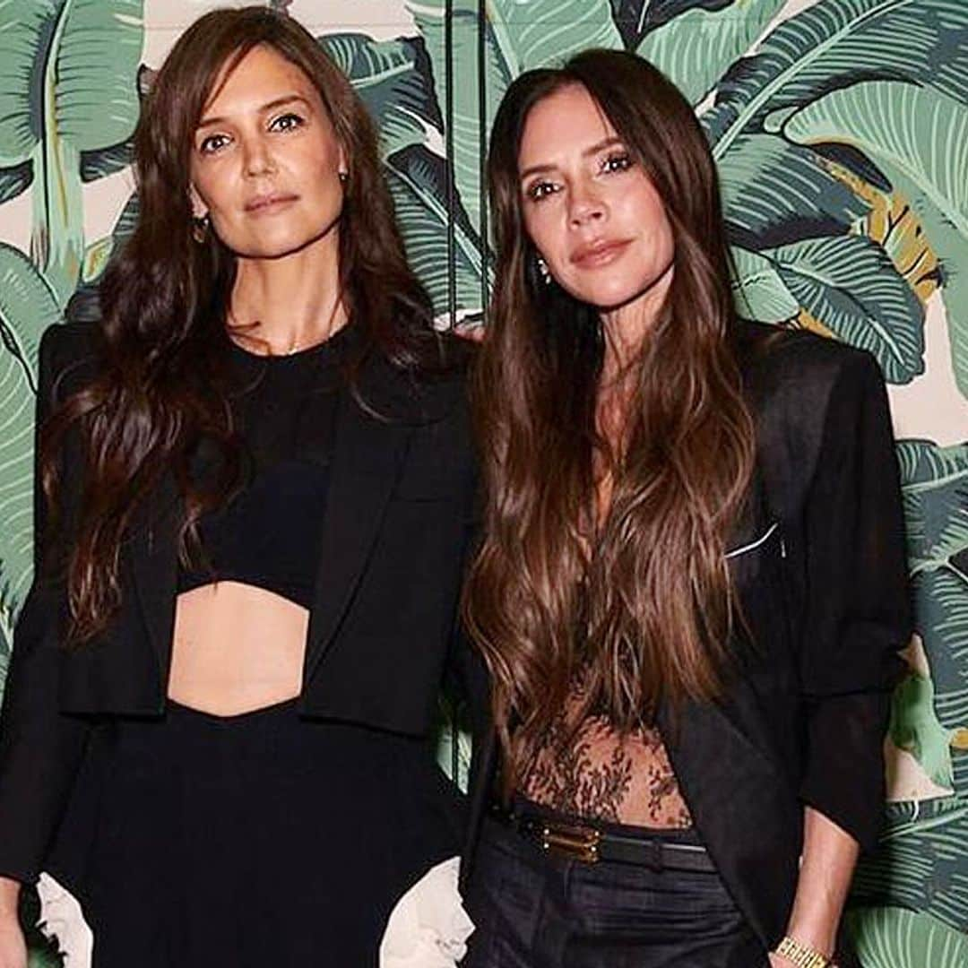 Victoria Beckham y Katie Holmes, el origen de una amistad que nació gracias a Tom Cruise y se mantiene 20 años después