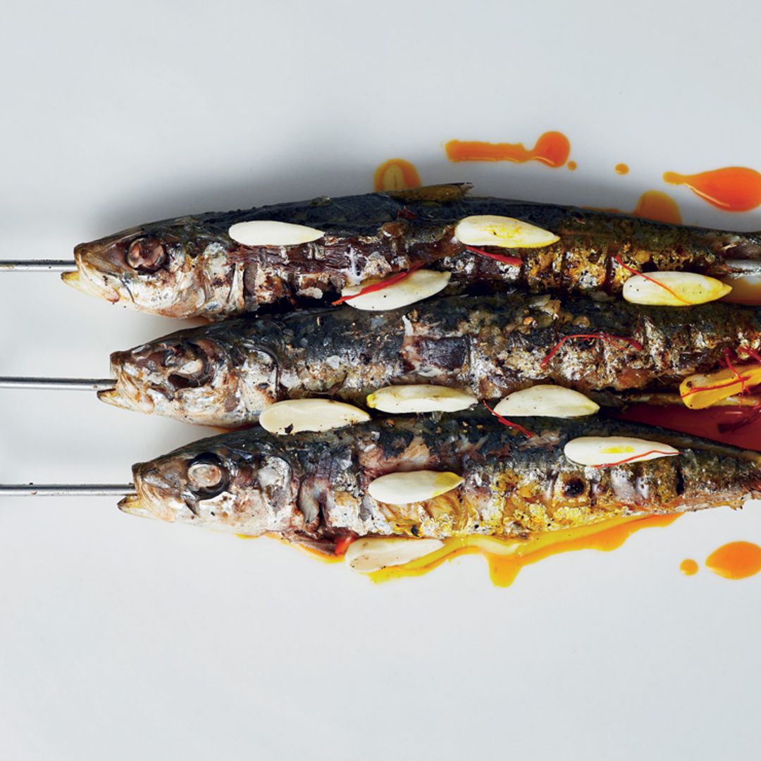 Sardinas con vinagre de azafrán y aceite de almendras