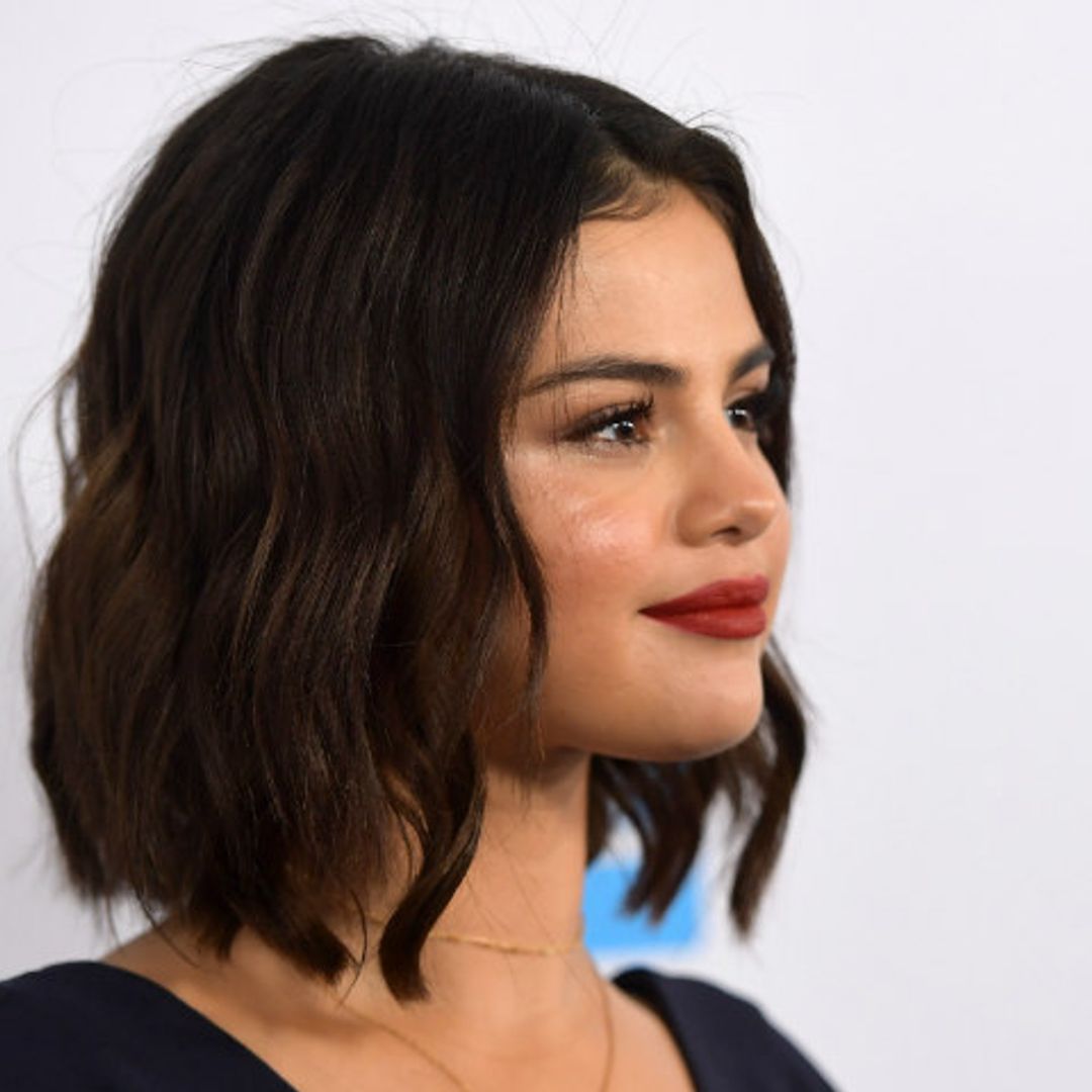 Selena Gomez o cuándo tus mejores amigas son las perfectas embajadoras de tu trabajo