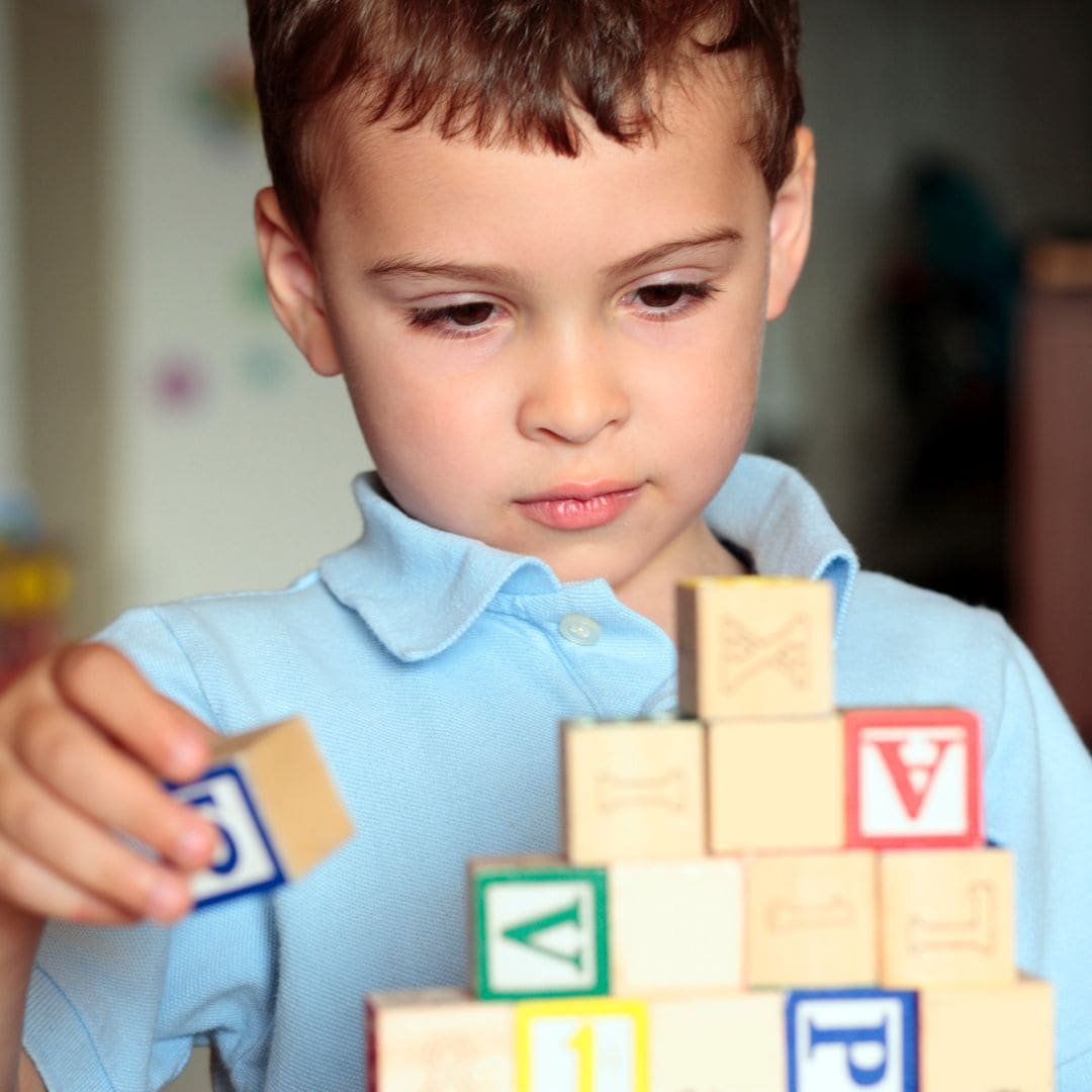 ¿Puede el autismo pasar desapercibido en niños con altas capacidades?