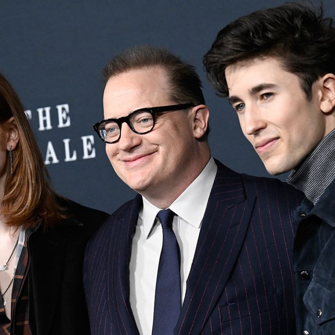 Brendan Fraser sorprende al posar con sus guapos hijos en la alfombra roja