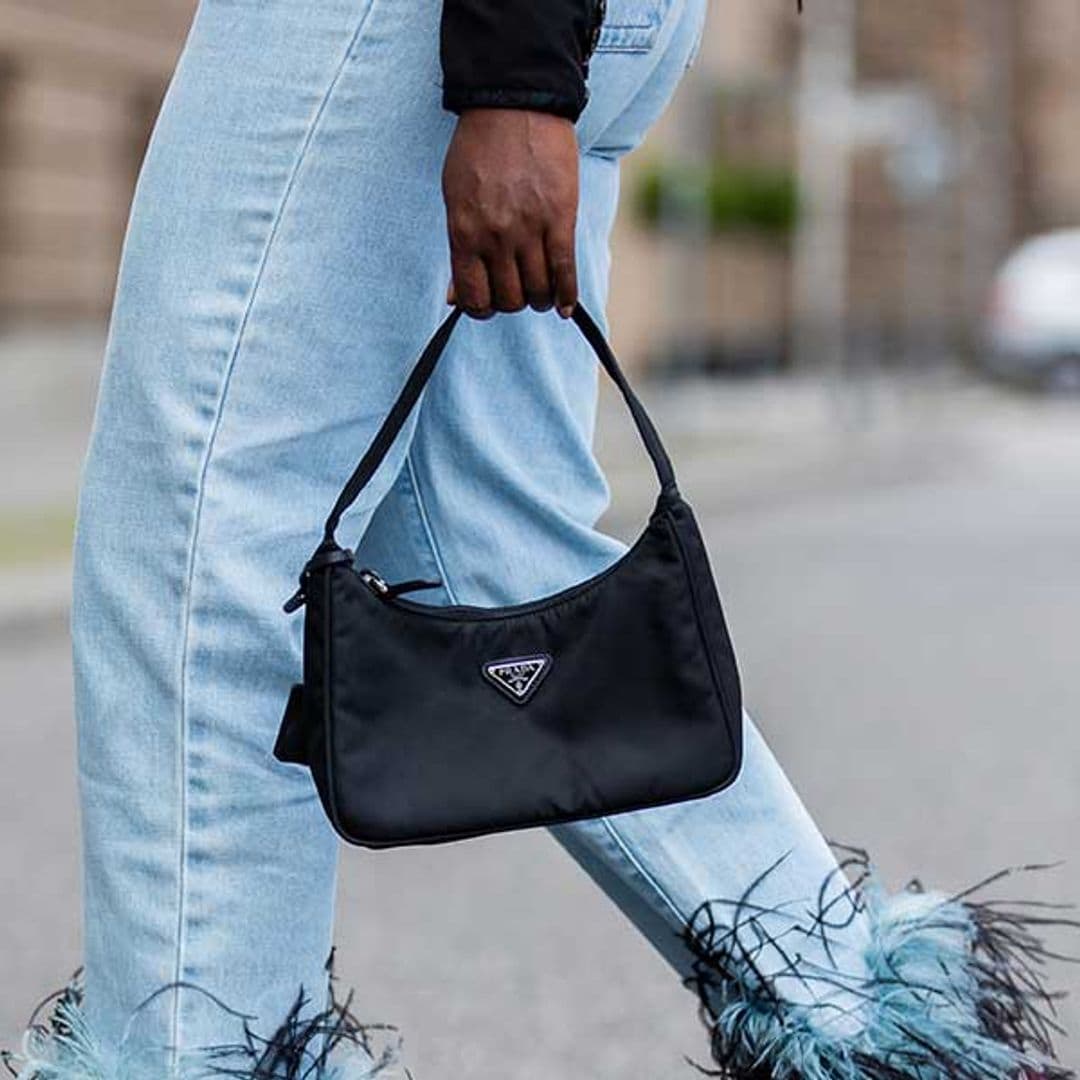 Es el momento perfecto para hacerte con un bolso de nylon, el accesorio ideal para días lluviosos