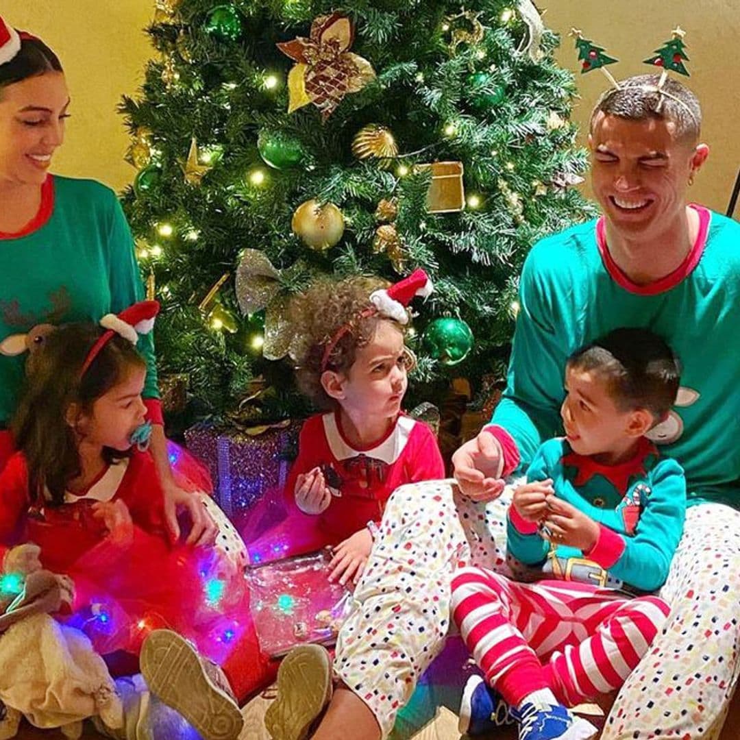 'Papá riendo y Alanita enfurruñada', el simpático posado navideño de Cristiano y Georgina