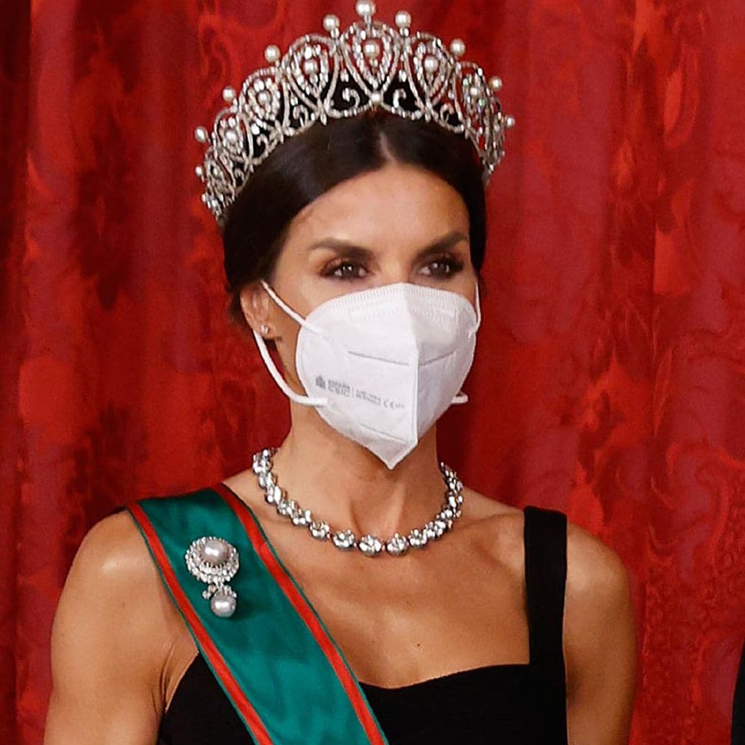 Doña Letizia, espectacular con la tiara rusa y un nuevo vestido de gala que realza la figura