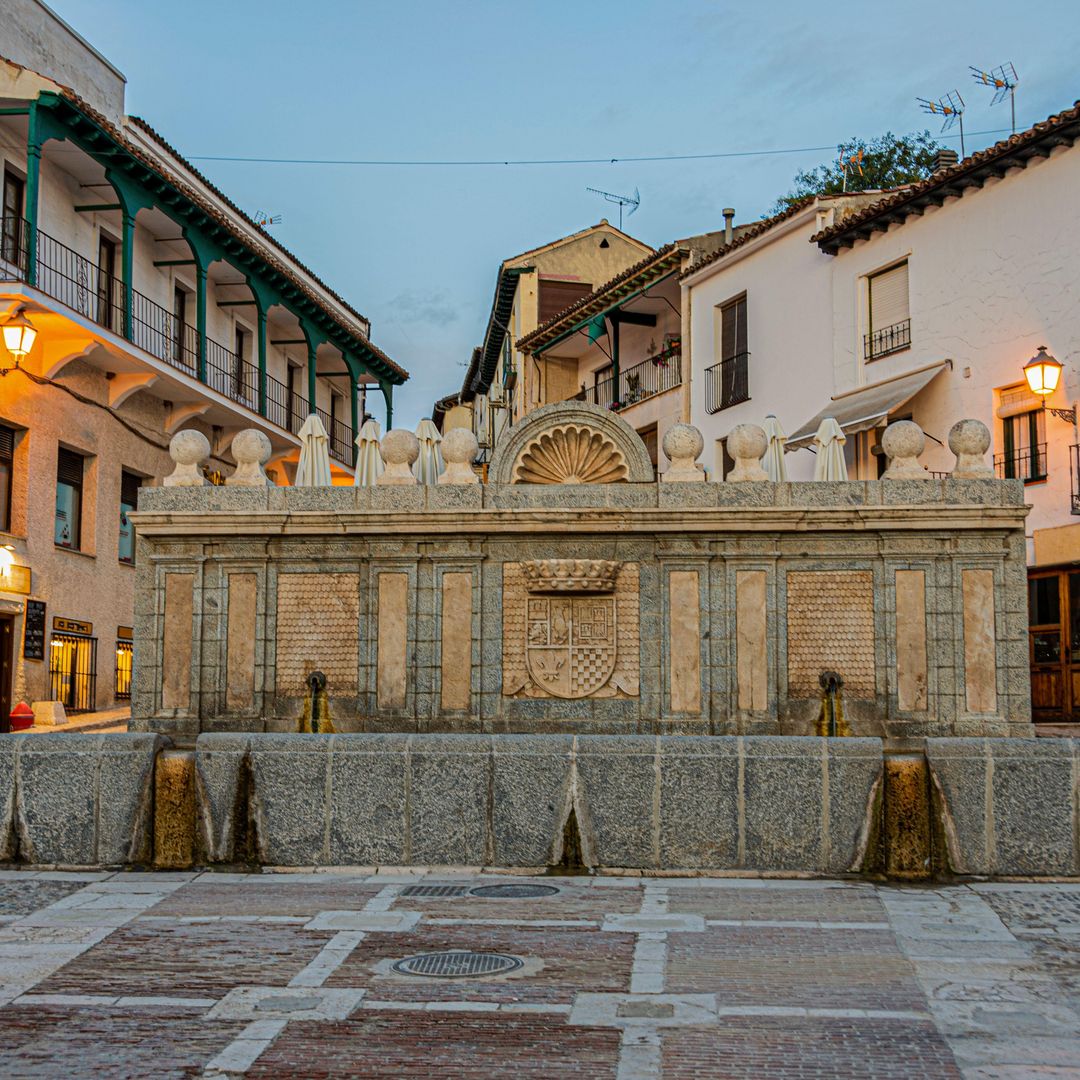 Fuente en la Plaza Mayor de Chinchón, Madrid