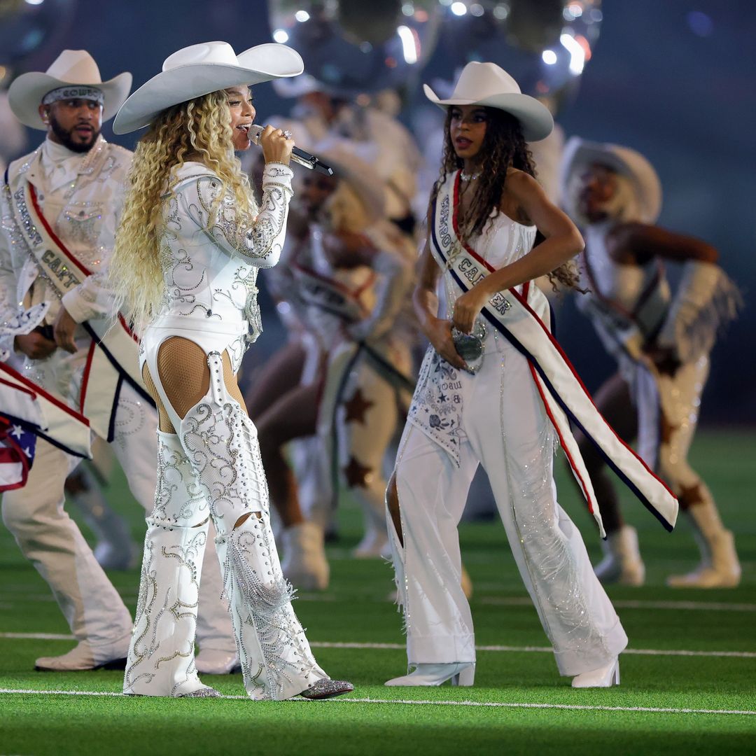 Beyoncé y su hija, Blue Ivy, coordinan sus looks 'cowboy' en un concierto histórico en Texas