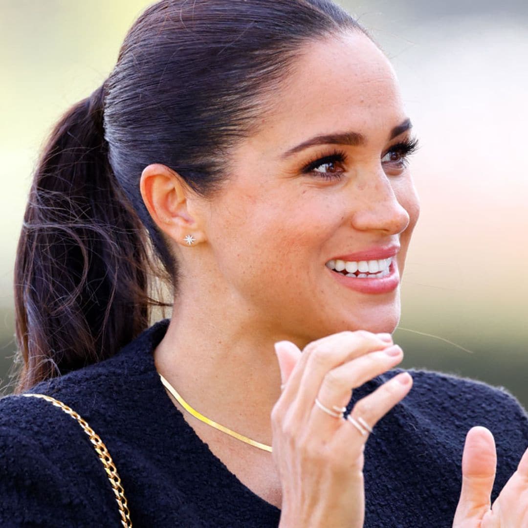 La historia detrás de los nuevos anillos solidarios de diamantes de Meghan Markle