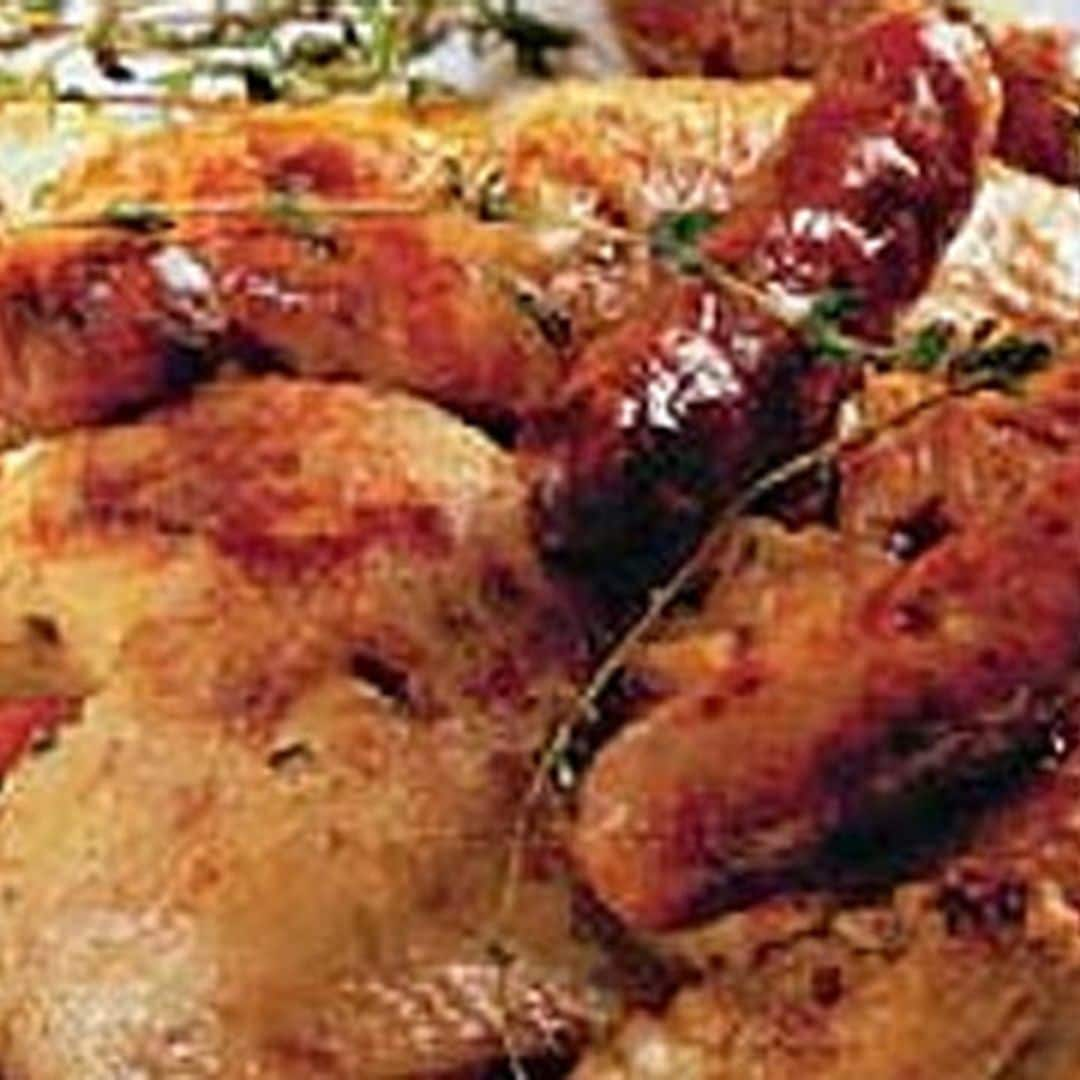 Pollo con salchichas al aroma de tomillo