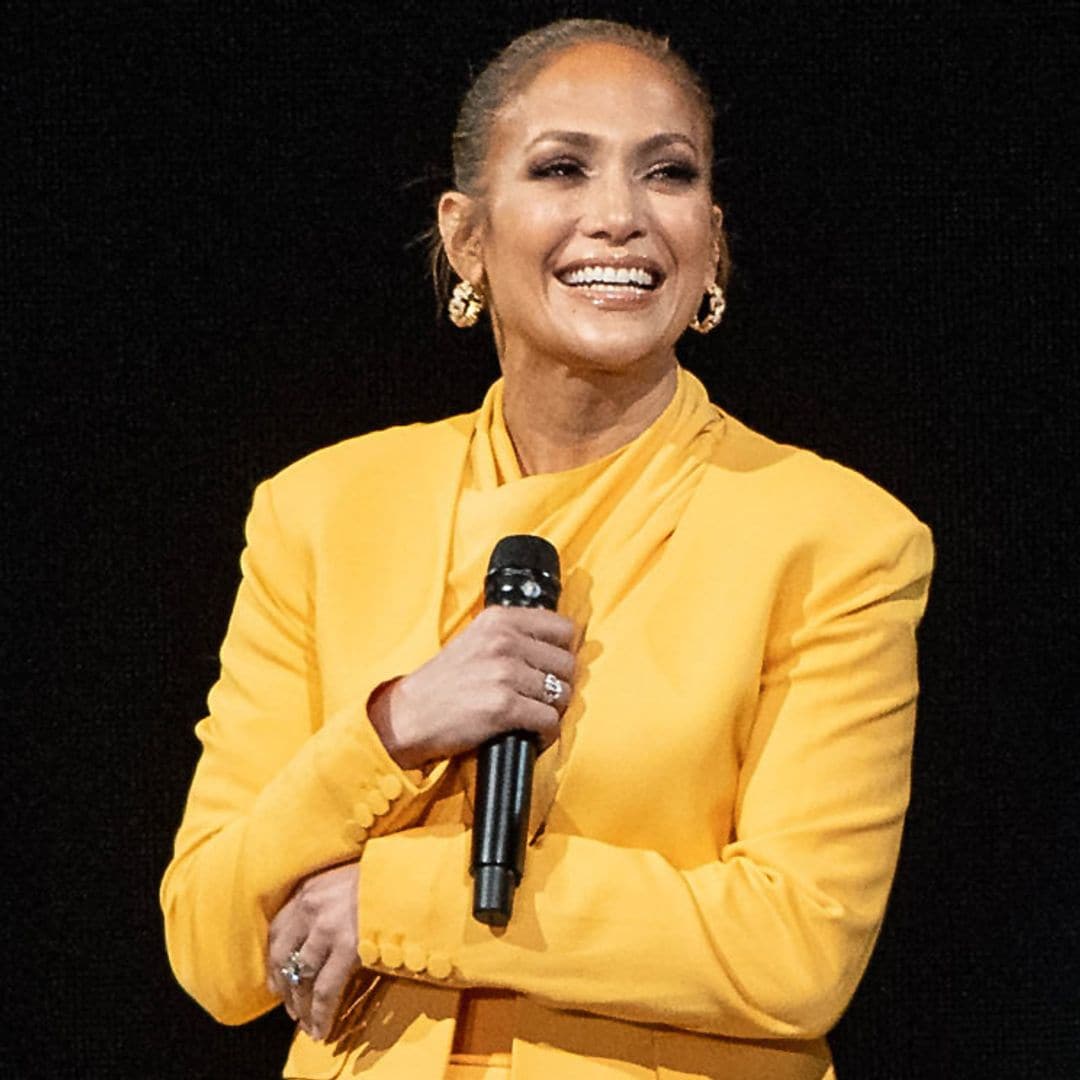 ¡Conexión inesperada! Jlo estrena en Los Ángeles el pantalón 'capote' de Eva González