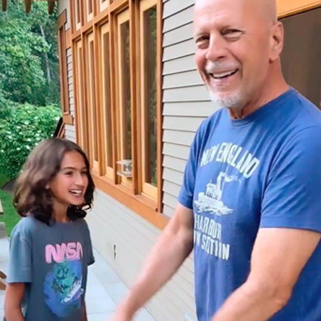 ¡Como nunca lo habías visto! Bruce Willis reaparece bailando con una de sus hijas pequeñas