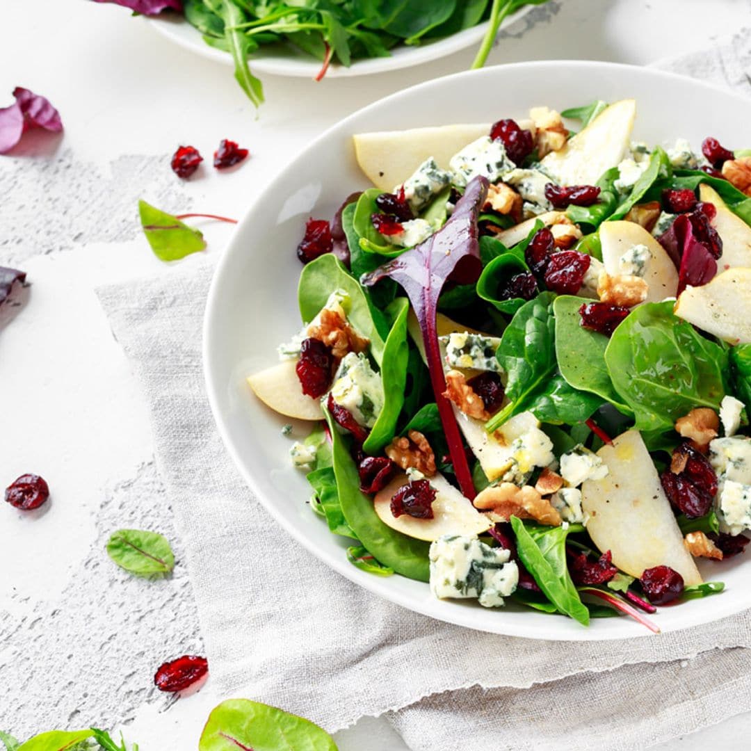 Ensalada de espinacas, pera y queso azul