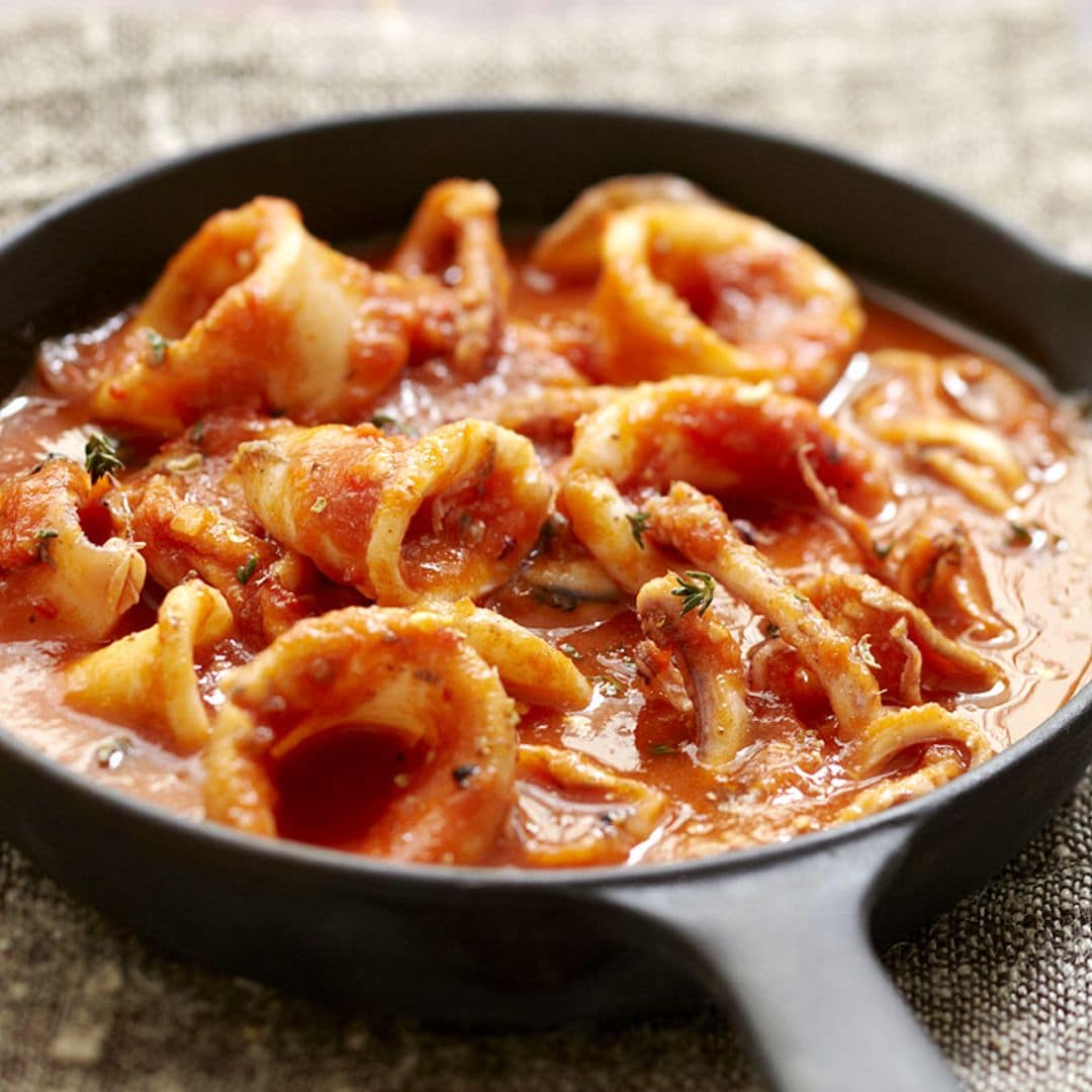 Calamares con tomate al vino blanco