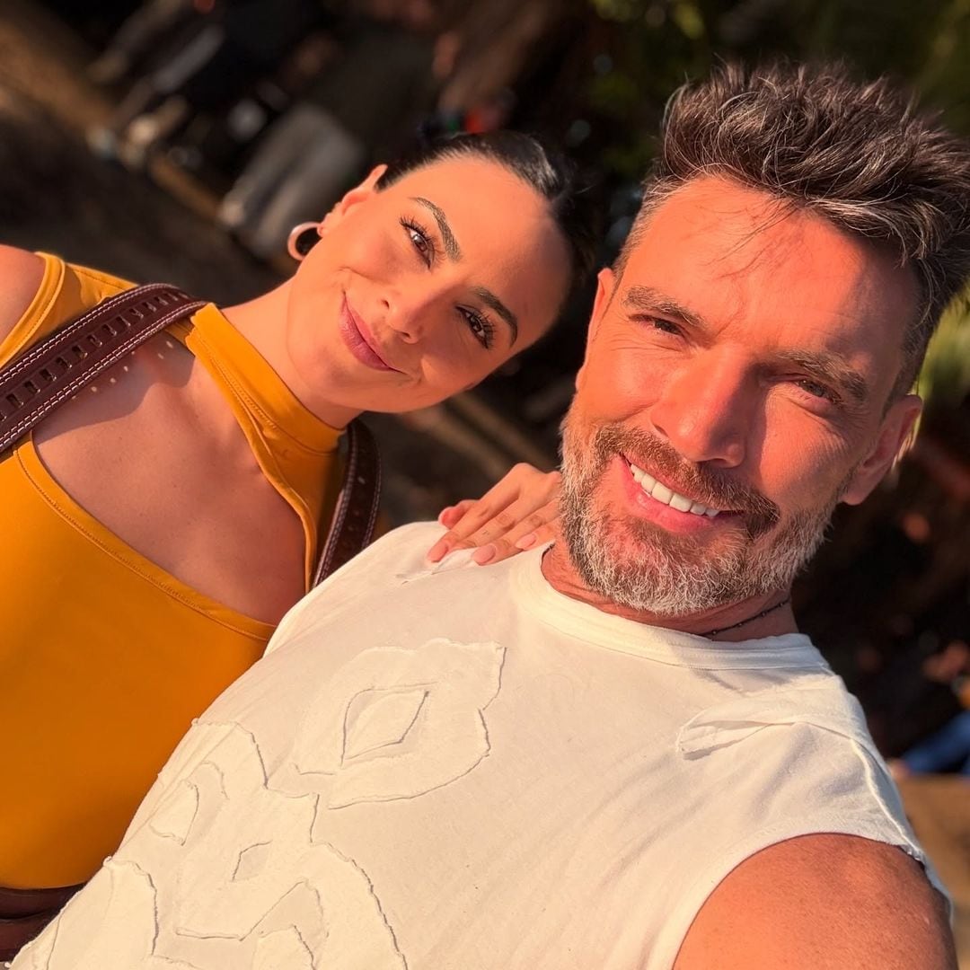 Tras casi dos meses de su boda, Julián Gil y Valeria Marín disfrutan su luna de miel en su paradisiaco destino