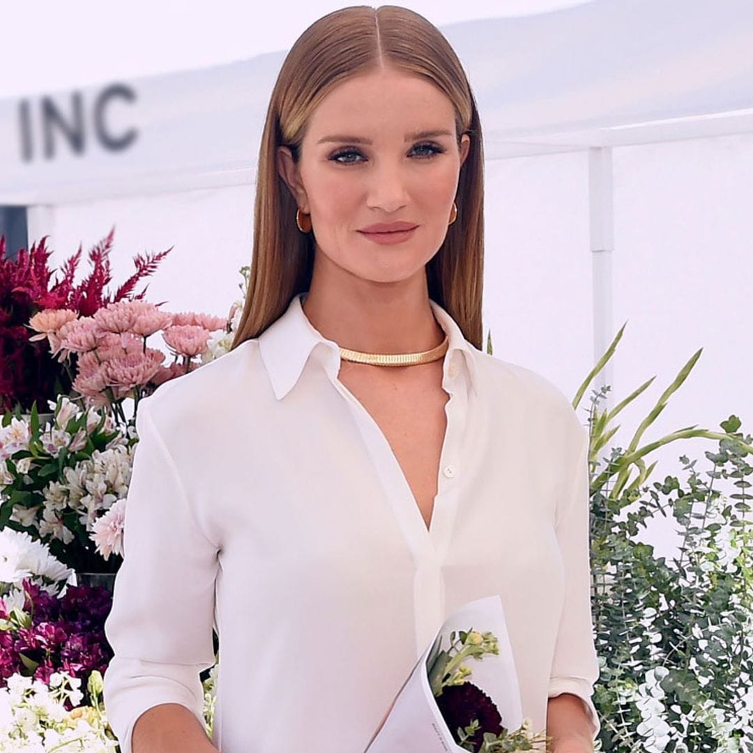 Rosie Huntington-Whiteley cambia de idea y muestra las primeras fotos de su hija