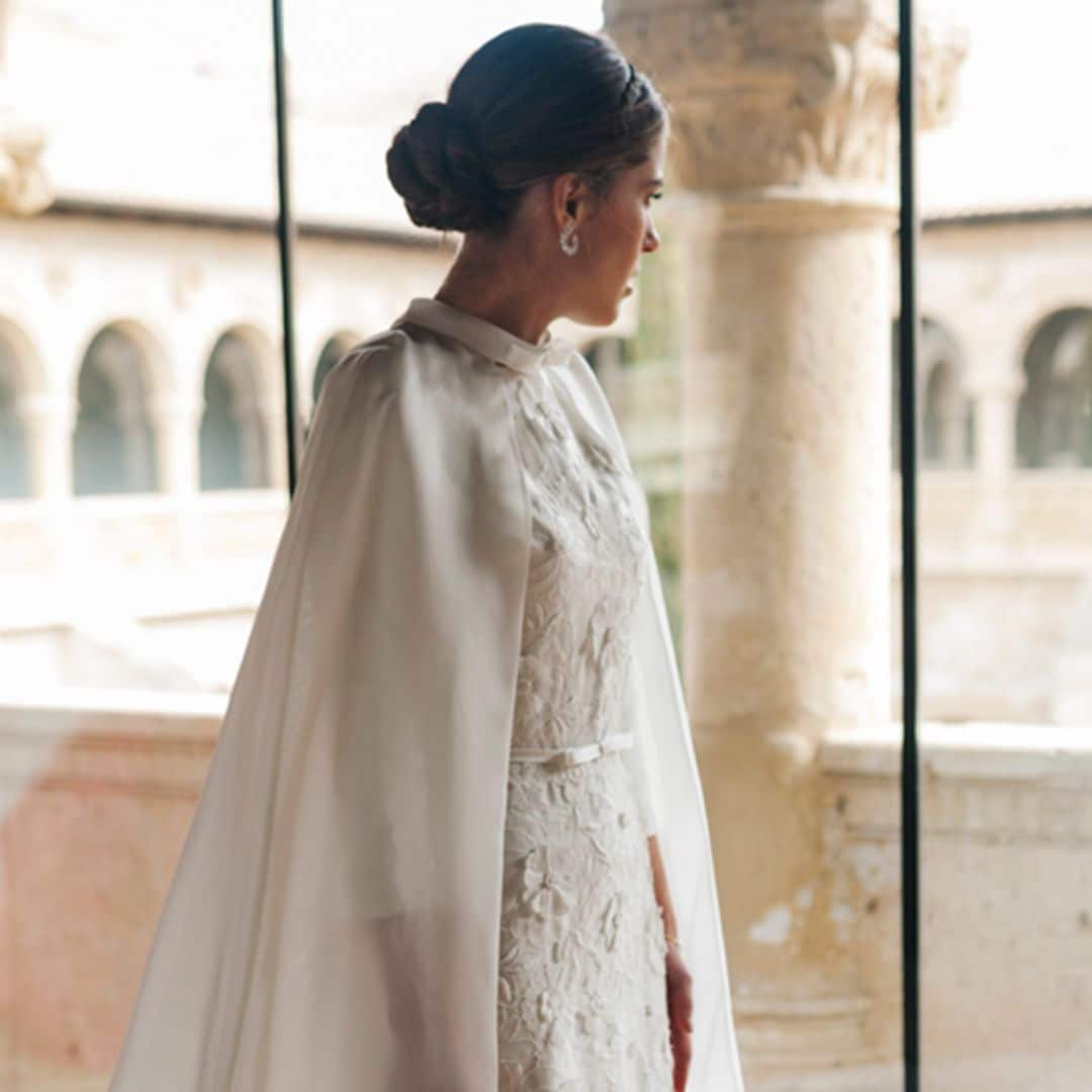 Dos impresionantes vestidos para Beatriz, la novia de una preciosa boda en la Ribera del Duero