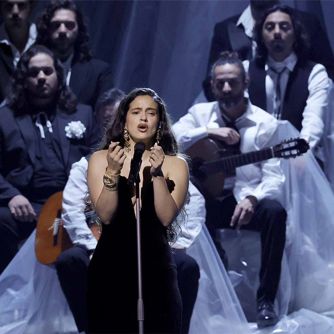 Rosalía canta 'Se nos rompió el amor' en los Grammy Latinos 2023 delante de su ex Rauw Alejandro