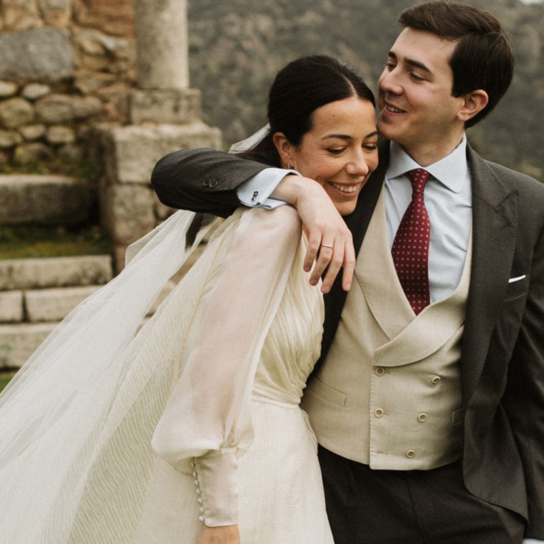 Teresa, la novia del vestido drapeado con cola desmontable que se casó en Madrid