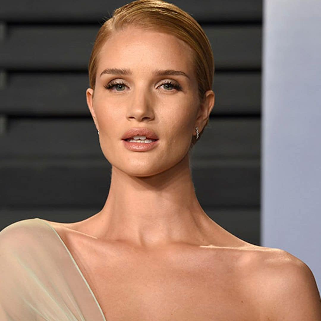 El maquillaje natural de Rosie Huntington escondía este truco: el gingseng