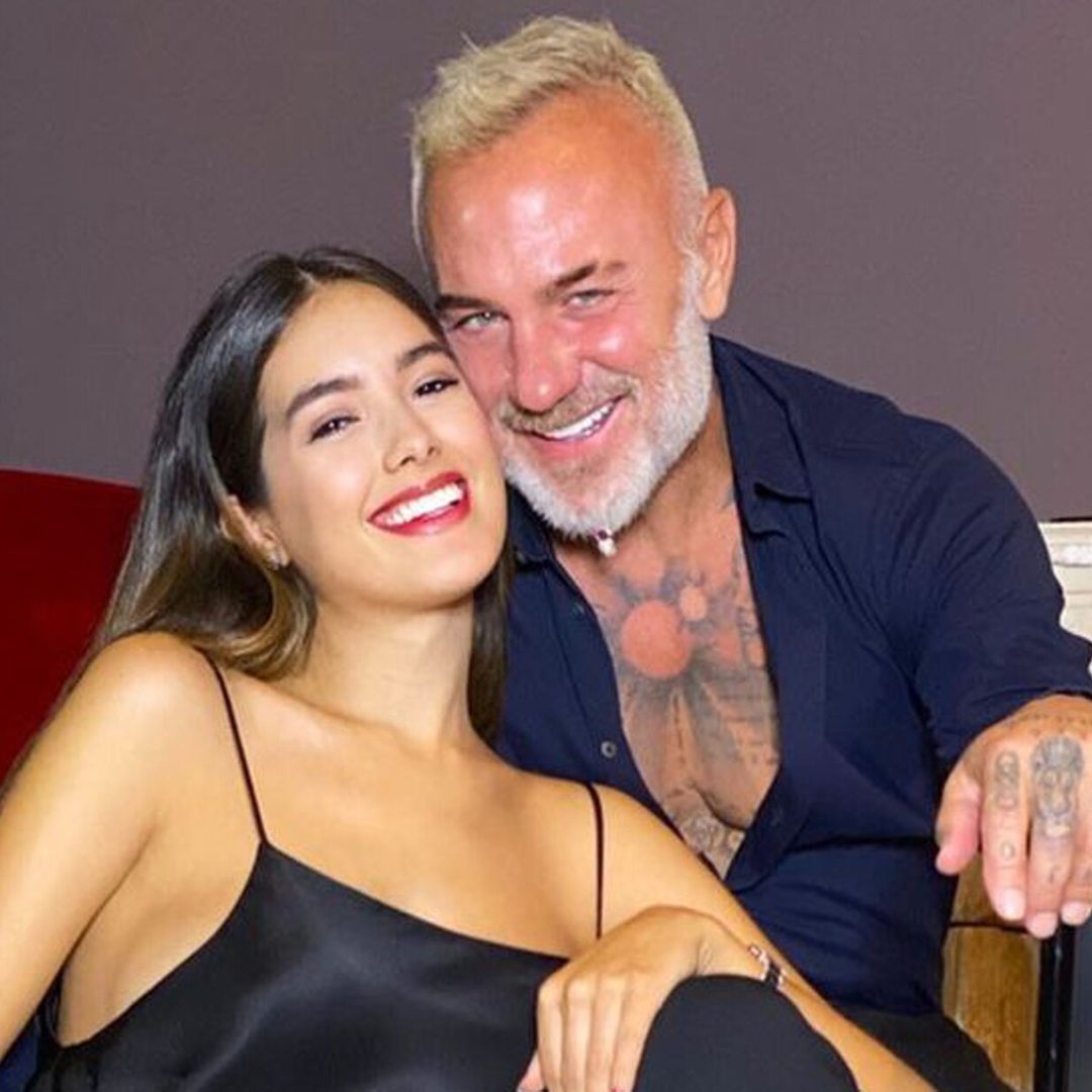 Como prueba de su amor, Gianluca Vacchi se deja tatuar por su novia, Sharon Fonseca