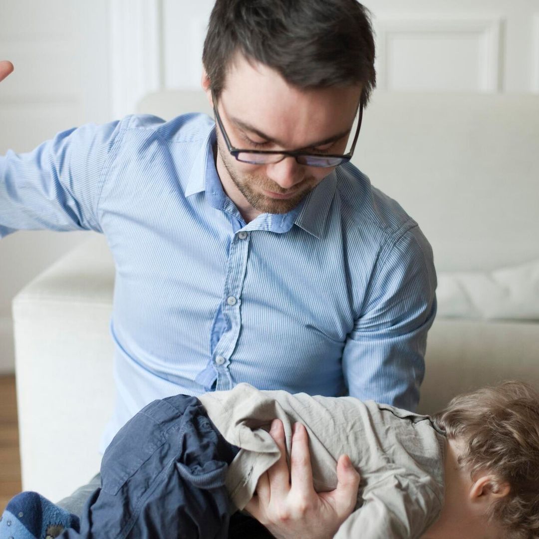 Dar un azote a un niño tiene consecuencias: así es como afecta al cerebro de tu hijo