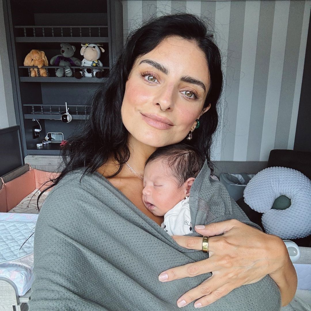 Aislinn Derbez y Kailani posan por primera vez con Tessa