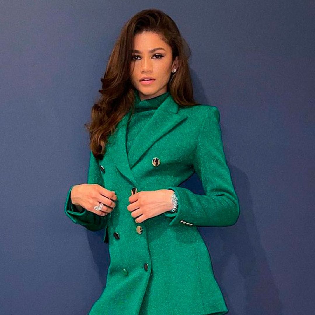 Zendaya estrena la chaqueta española que hace 'piernas infinitas' y conecta con la Reina