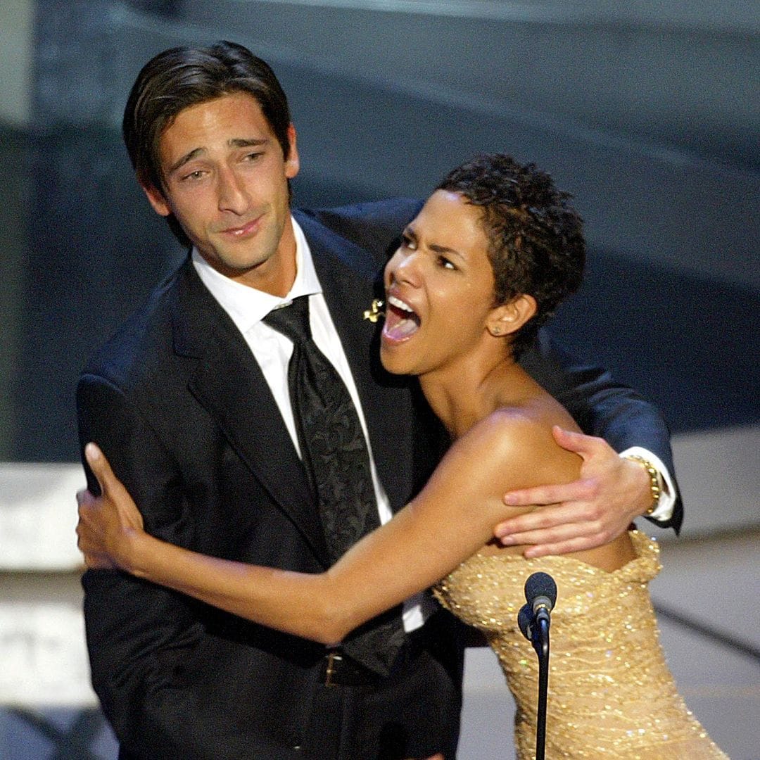 Adrien Brody y Halle Berry repiten su icónico beso en los Premios Oscar 22 años después