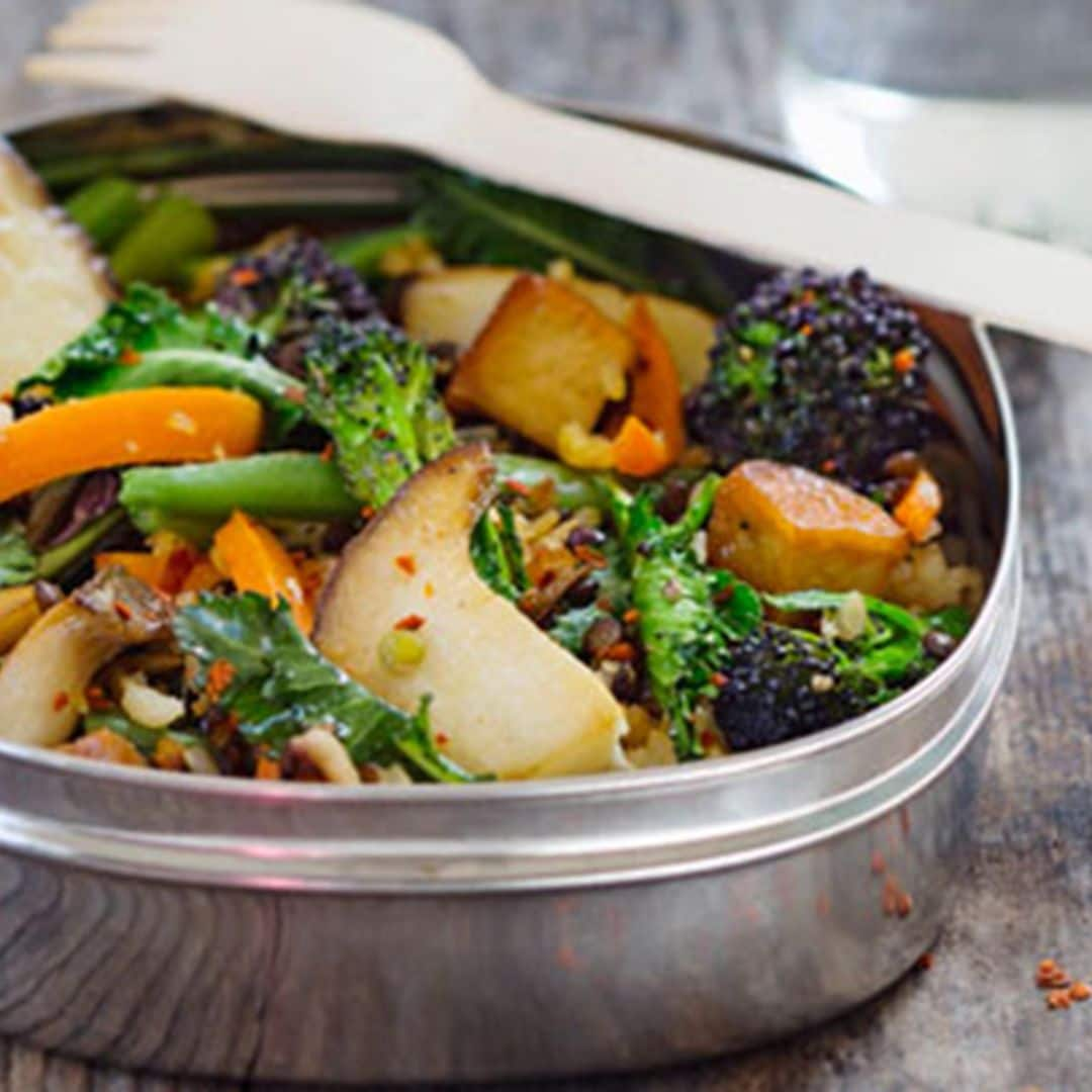 Ensalada de legumbres y verduras salteadas