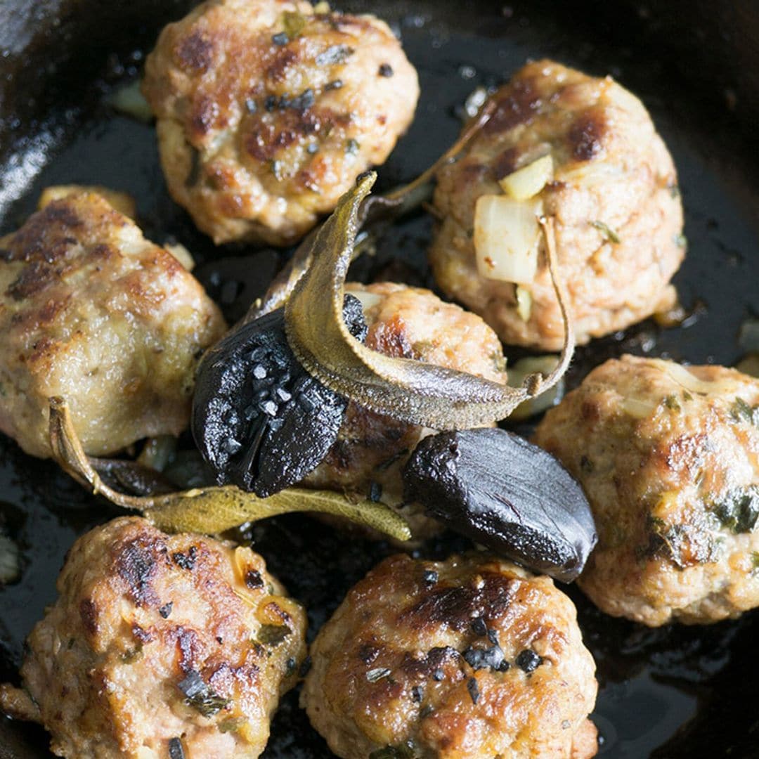 Albóndigas con ajo negro