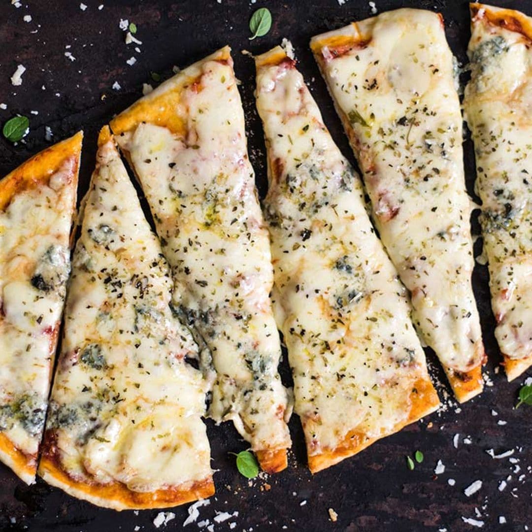 Pizzas con queso provolone y orégano