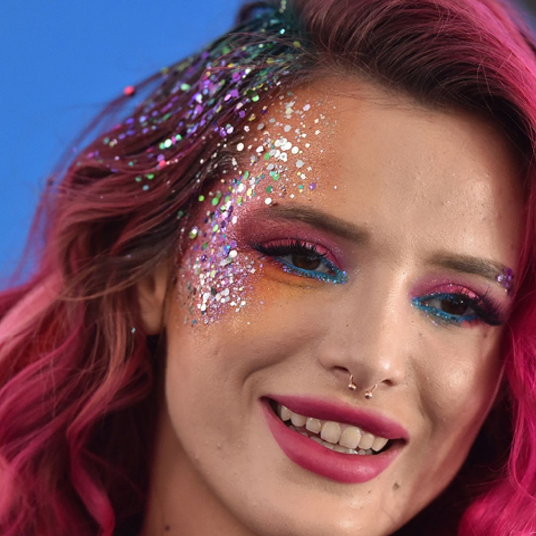 Súmate a la fiebre del 'glitter' con los maquillajes de Bella Thorne, Tylor Hill o Karlie Kloss